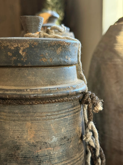 Oud Nepalese Pot met Deksel (LH18)
