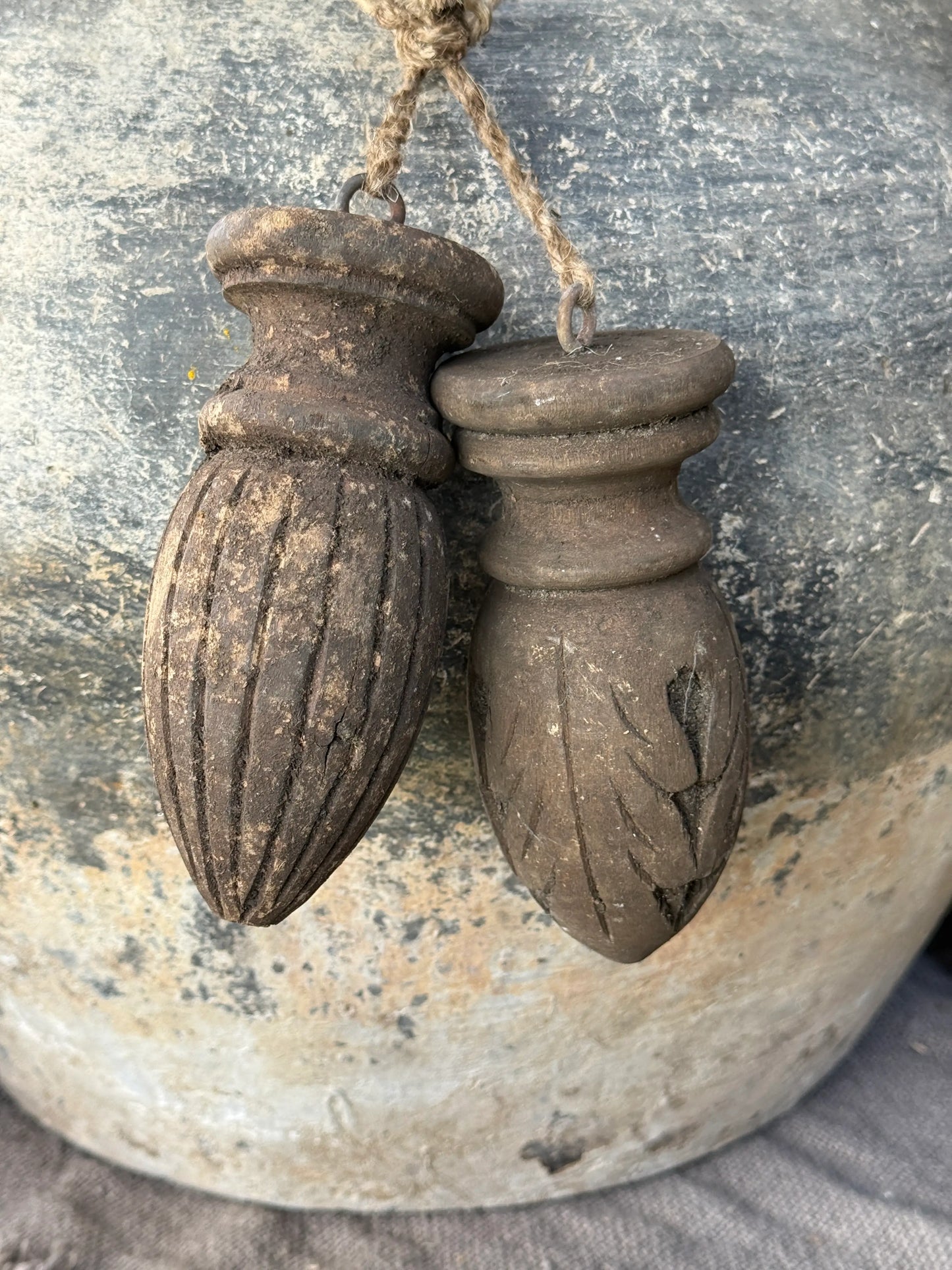 Set van 2 Oude Hangende Ornamentjes- Aura Peeperkorn