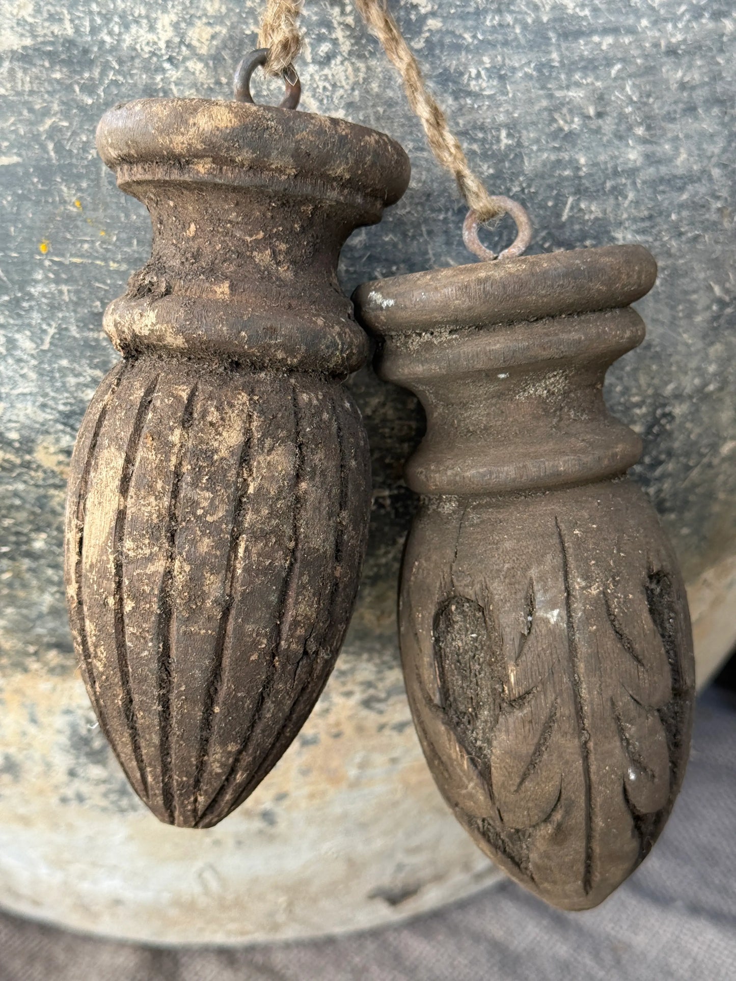 Set van 2 Oude Hangende Ornamentjes- Aura Peeperkorn