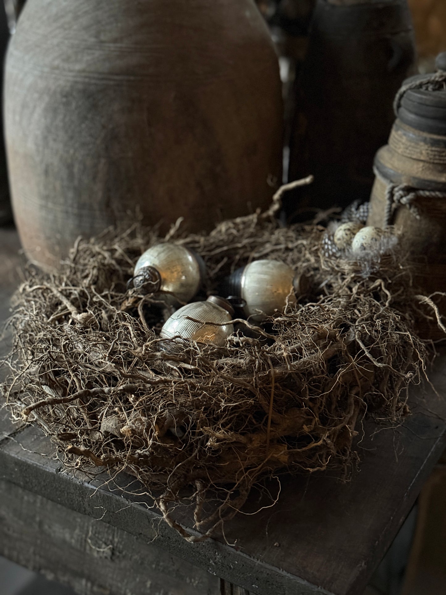 Decoratief ei met reliëf – zilver, donker brons &amp; blauwgrijs