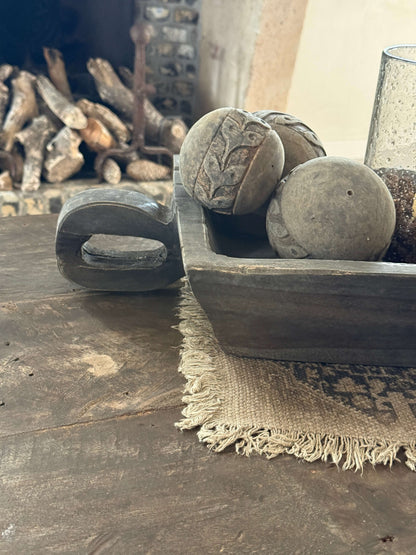 Oude houten bak / trog met handvat – vergrijsd