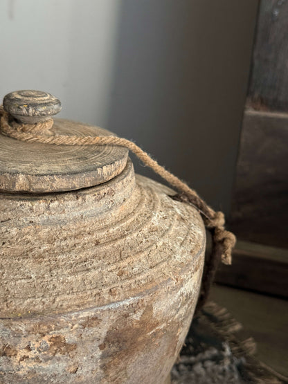 Altes nepalesisches Töpfchen mit Deckel - (LH16)
