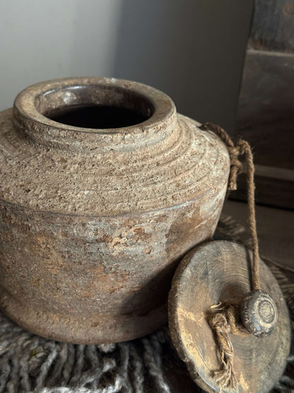 Altes nepalesisches Töpfchen mit Deckel - (LH16)