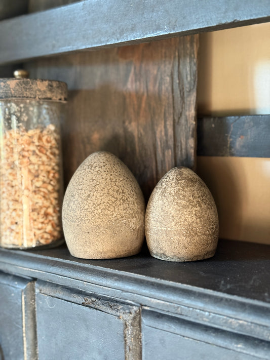 Betonnen sober ei – PMR 9cm. (Linker Ei op de foto)