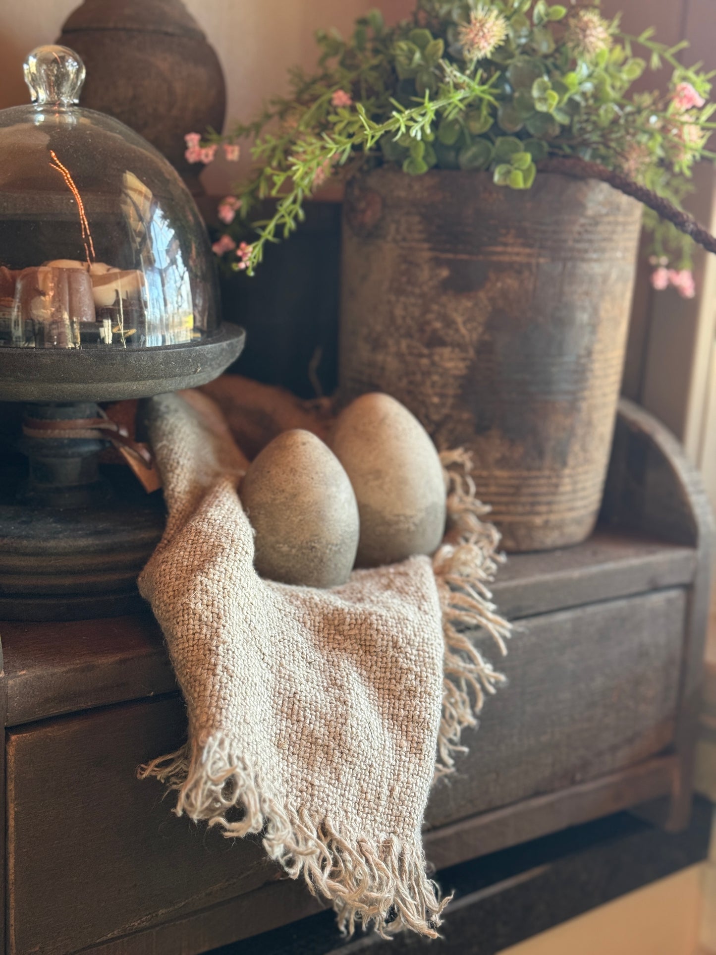 Concrete egg – PMR 9cm. (Left egg in the photo)