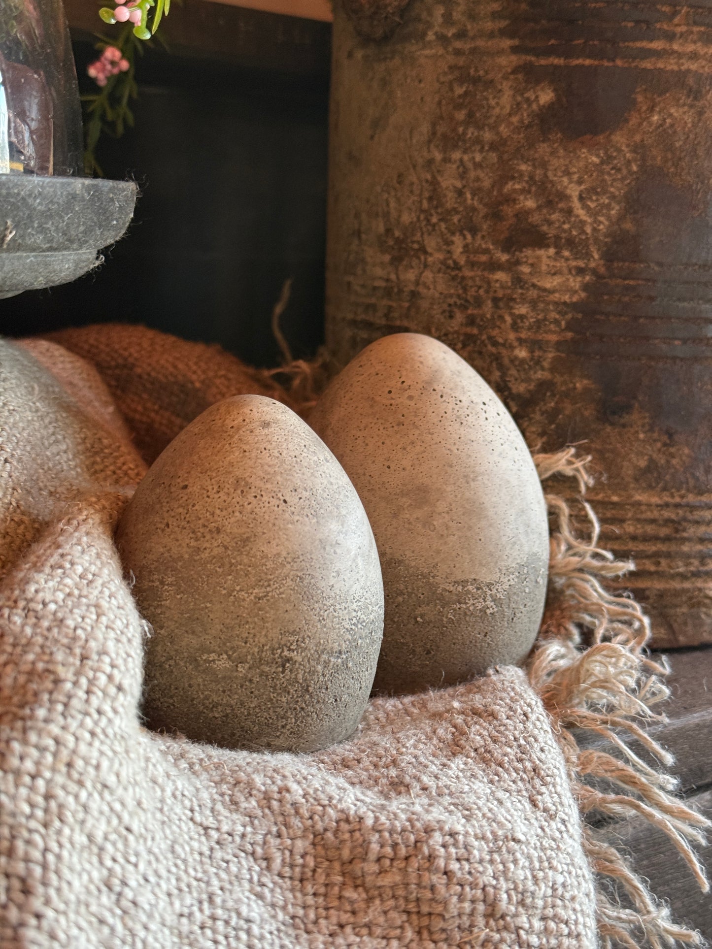 Concrete egg – PMR 9cm. (Left egg in the photo)