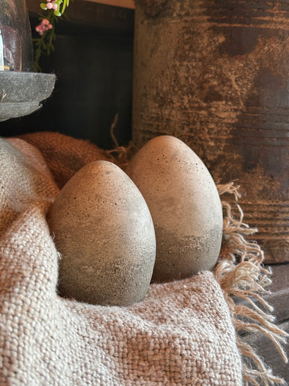 Concrete egg – PMR 9cm. (Left egg in the photo)