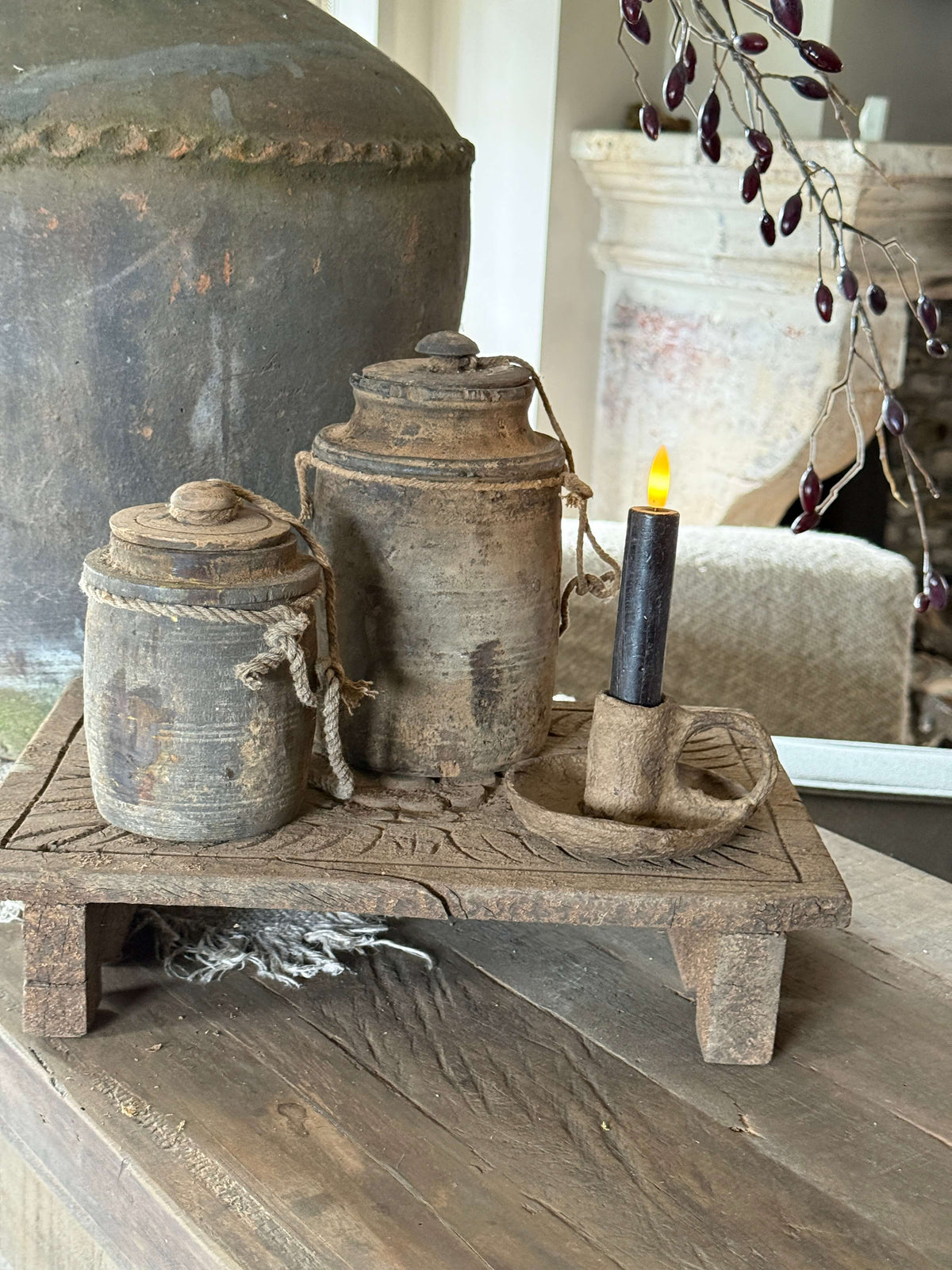 Oude Bajot met Houtsnijwerk – 35 x 24 x 8 cm- (LH08)