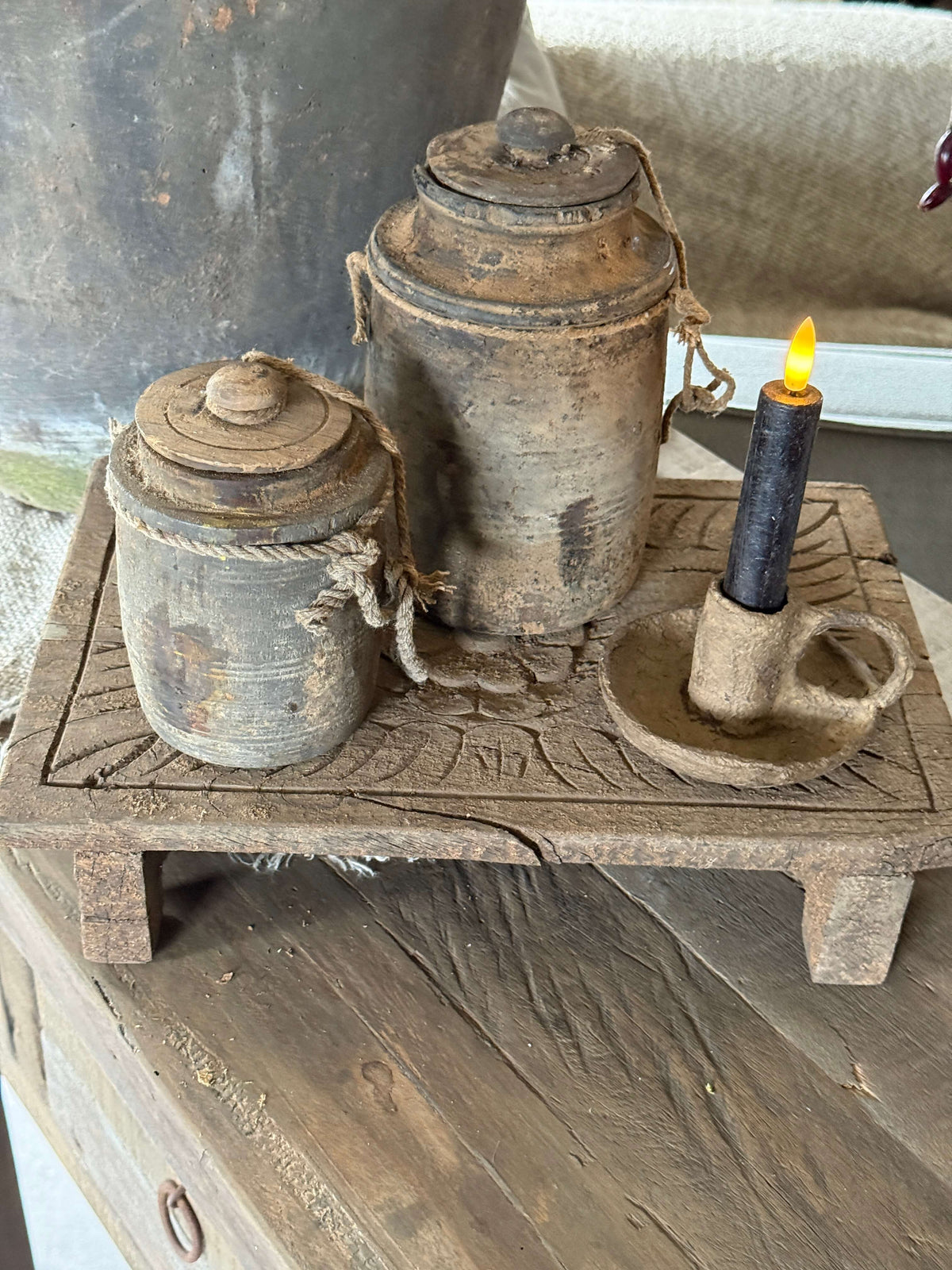 Oude Bajot met Houtsnijwerk – 35 x 24 x 8 cm- (LH08)