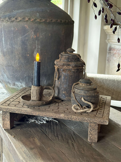 Oude Bajot met Houtsnijwerk – 35 x 24 x 8 cm.- (LH09)
