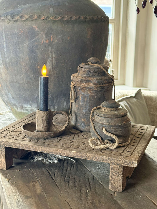 Oude Bajot met Houtsnijwerk – 35 x 24 x 8 cm.- (LH09)