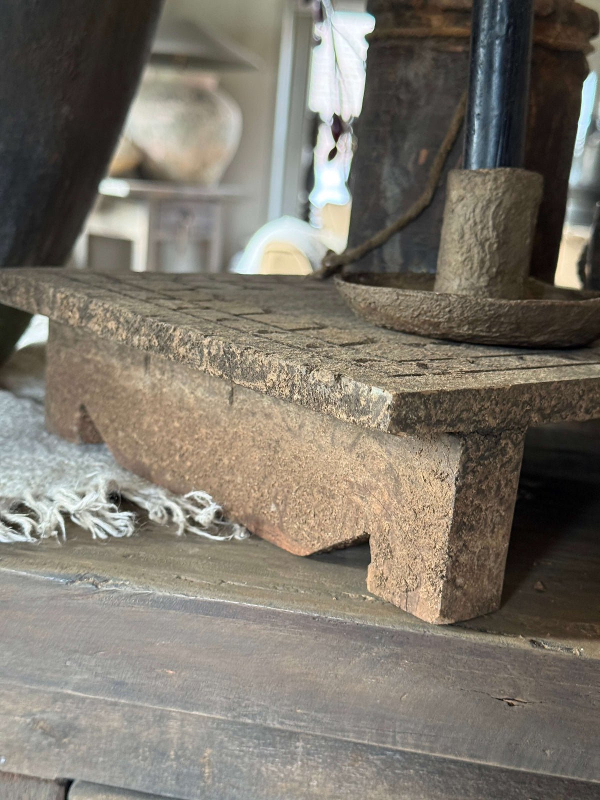 Oude Bajot met Houtsnijwerk – 35 x 24 x 8 cm.- (LH09)