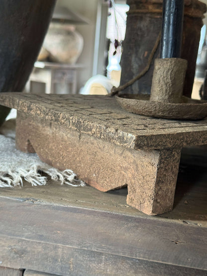 Oude Bajot met Houtsnijwerk – 35 x 24 x 8 cm.- (LH09)