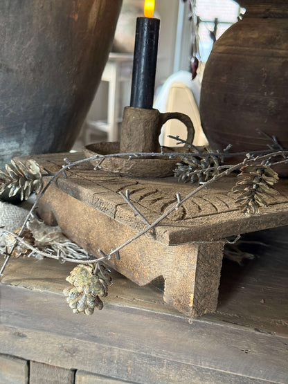 Oude Bajot met Houtsnijwerk – 34,5 x 23,5 x 7 cm.- (LH10)
