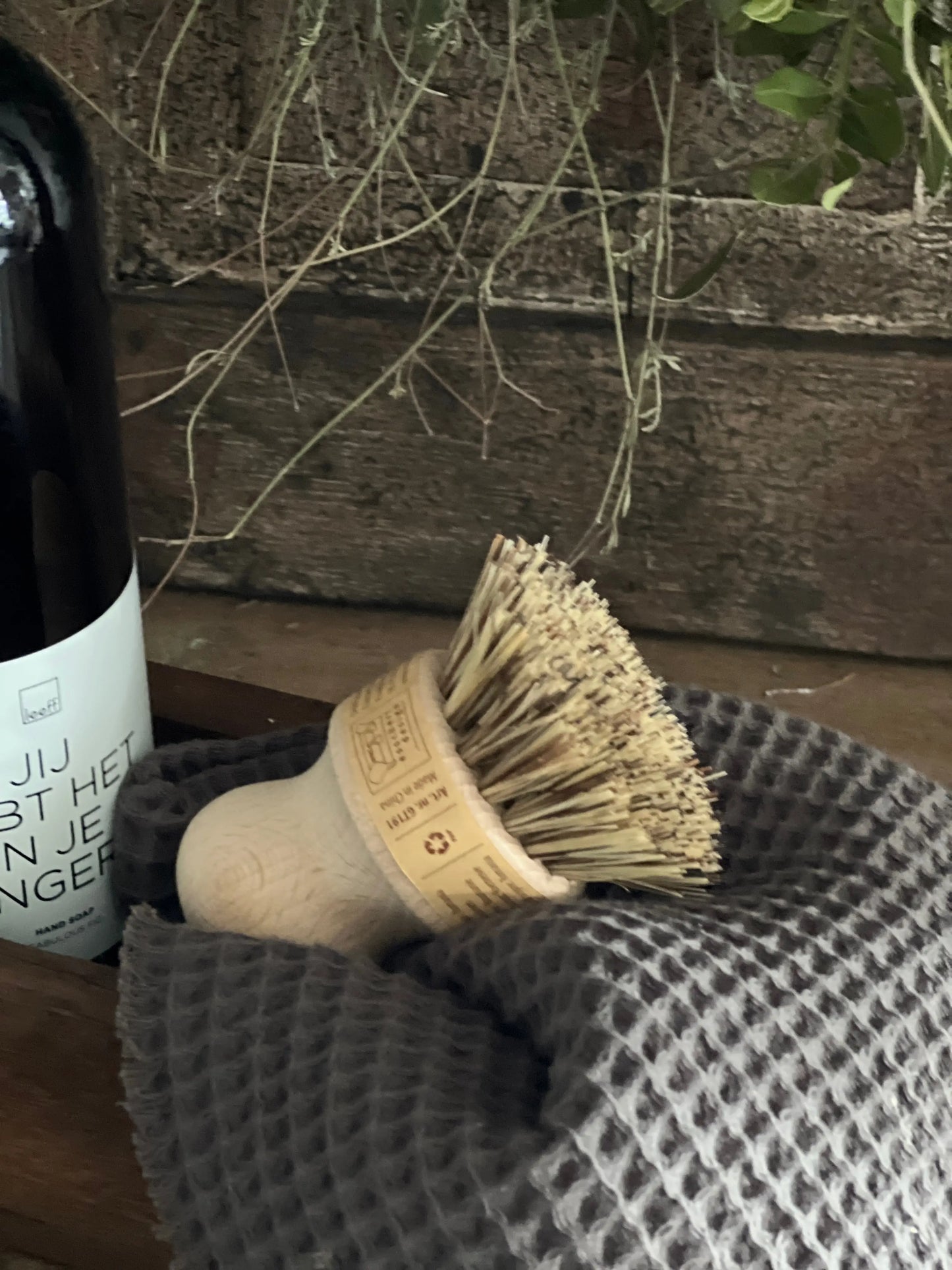 Dishwashing brush