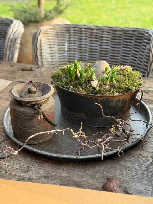 Metal tray with handles
