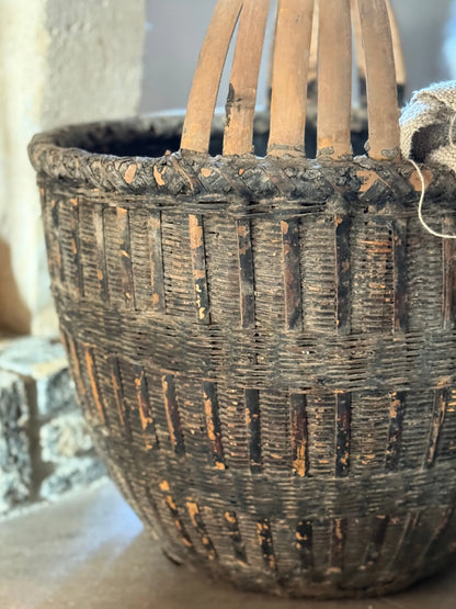 Authentic Chinese basket with handle