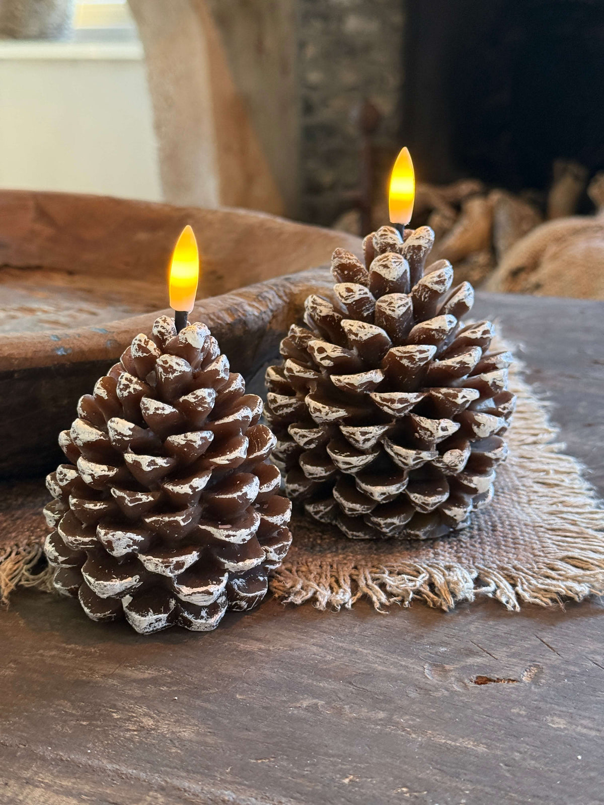 Dennenappel wax kaars LED- Verkrijgbaar in 2 maten