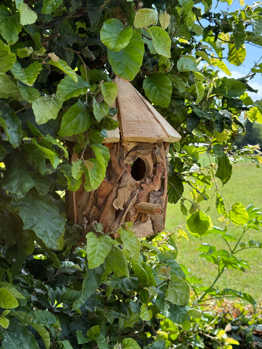 Vogelhuis van drijfhout