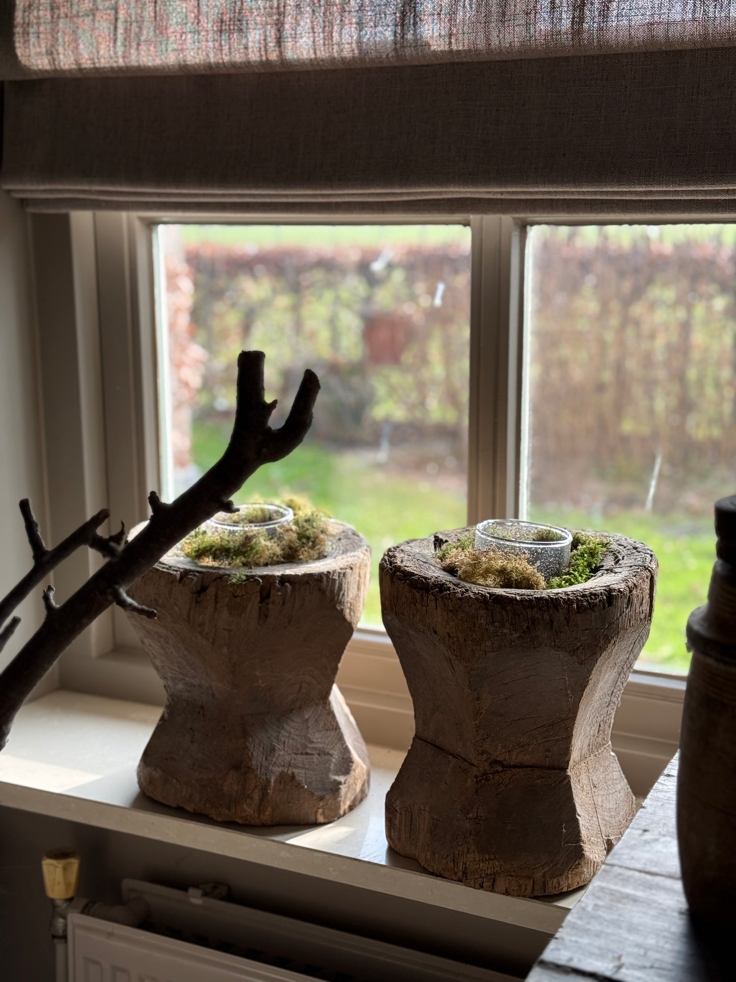 Alter Holzmörser – Indien, inklusive Laterne