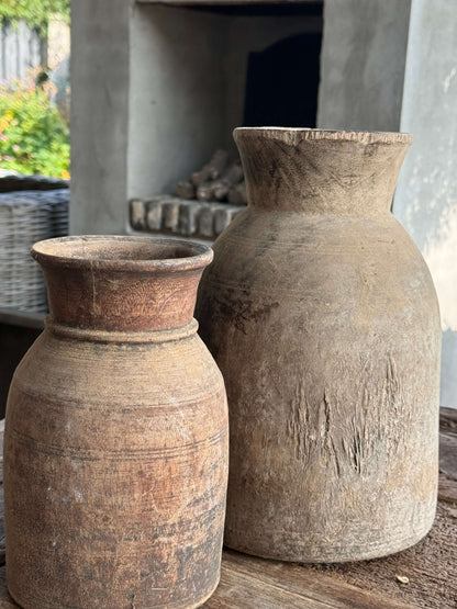 Unieke set van 2 slanke Nepalese potten