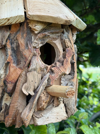 Vogelhuis van drijfhout