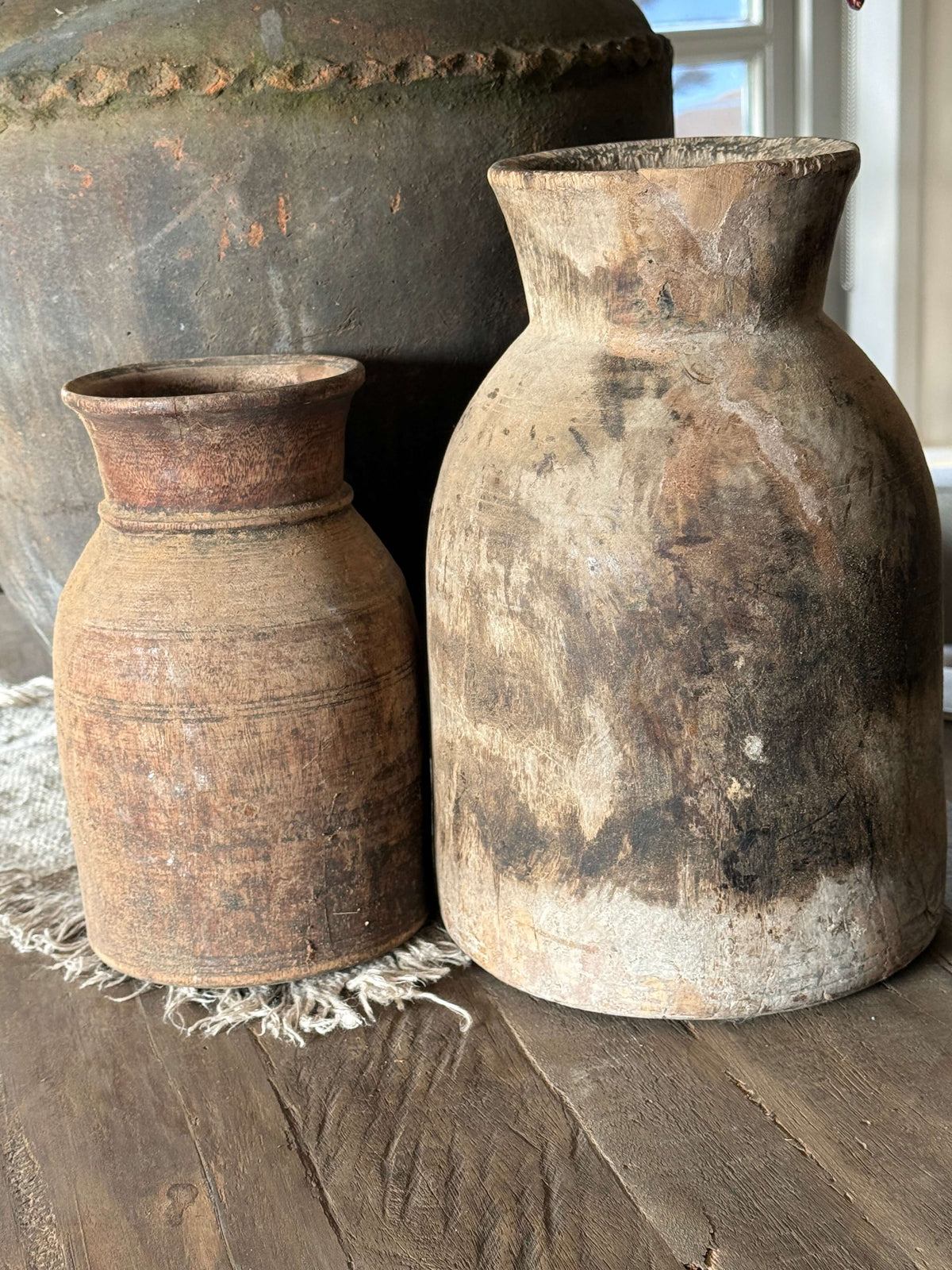 Unieke set van 2 slanke Nepalese potten