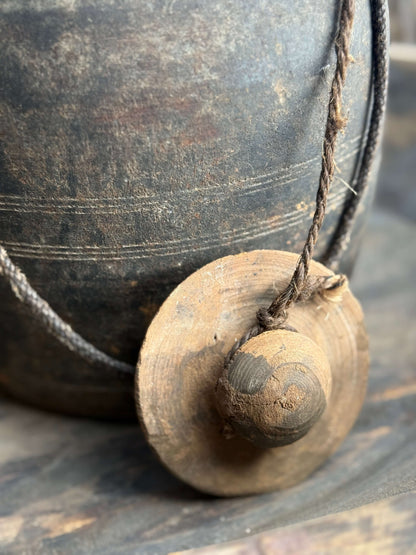 Oud Nepalees potje met deksel (6C)