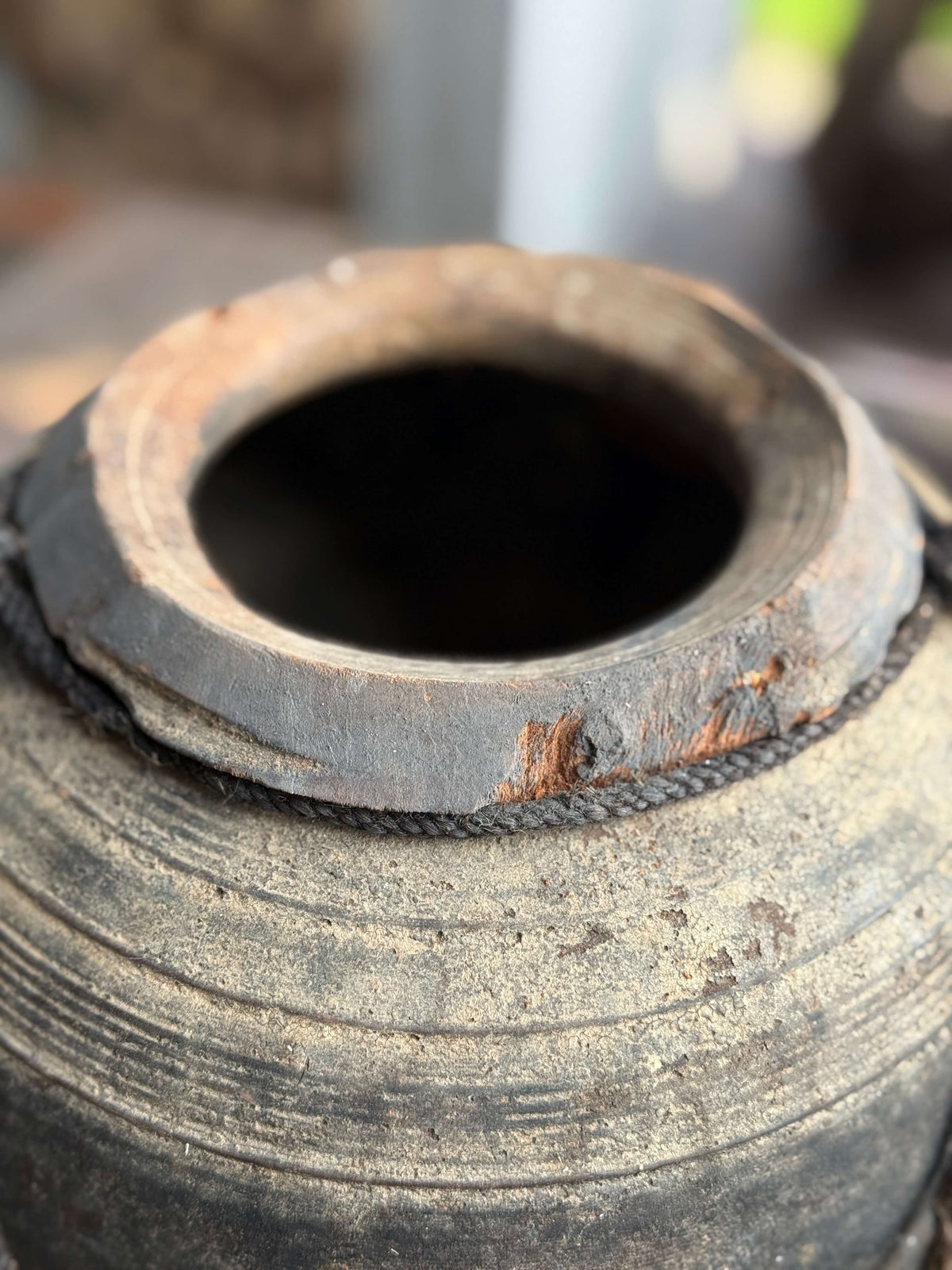 Oud Nepalees potje met deksel (6C)