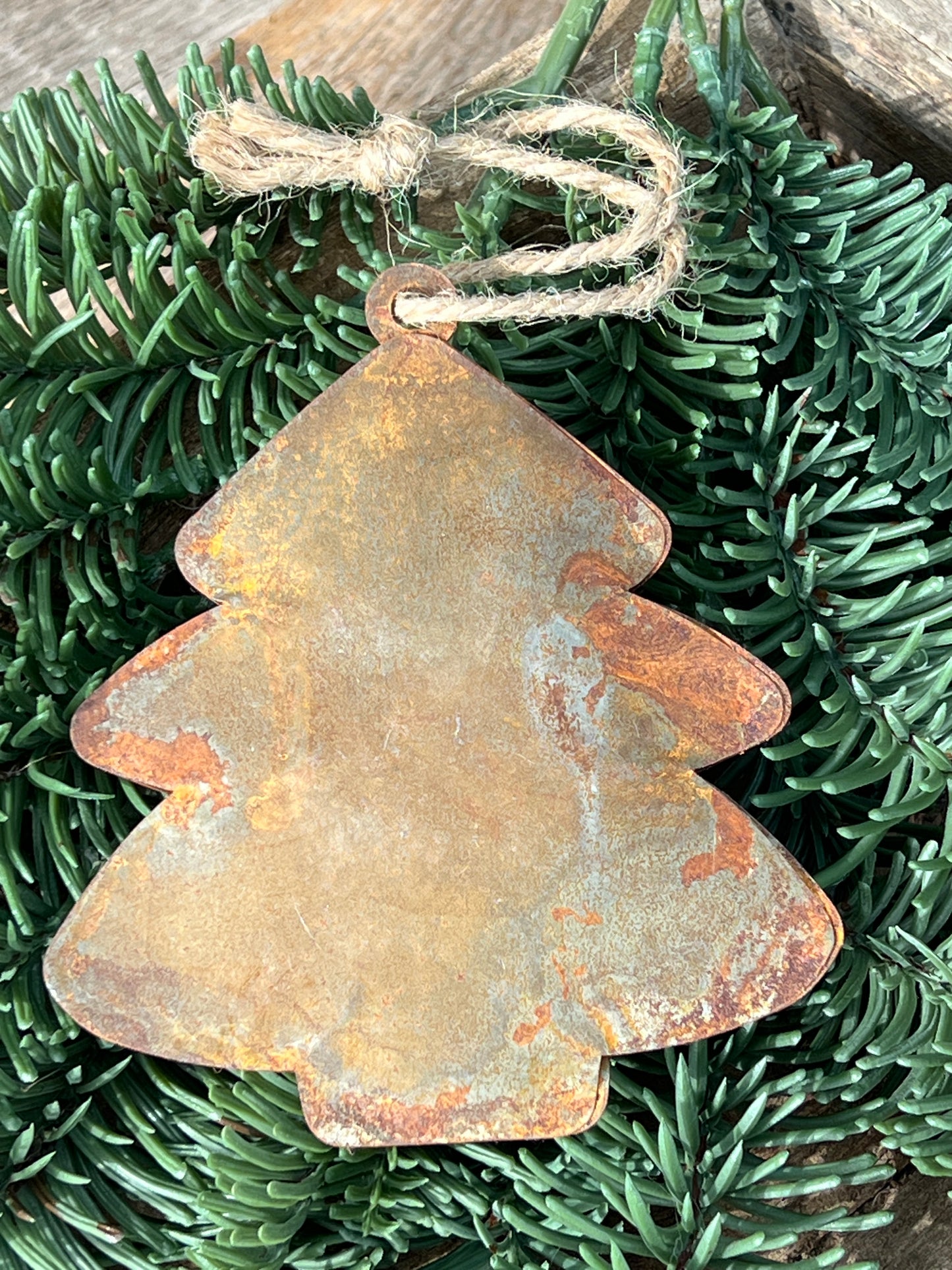 Christmas tree pendant rust