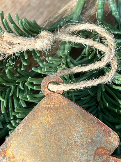 Christmas tree pendant rust