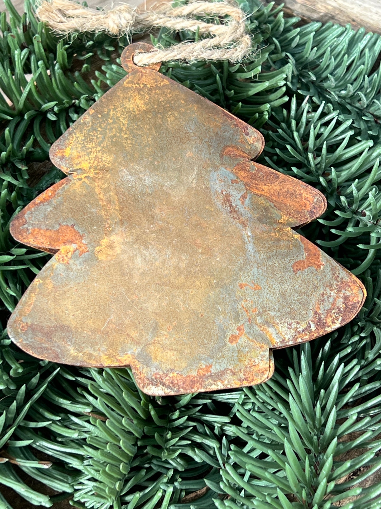 Christmas tree pendant rust