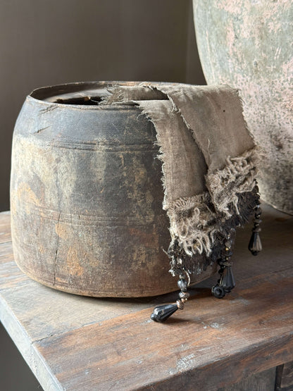 Oud houten pot uit- (LH8)