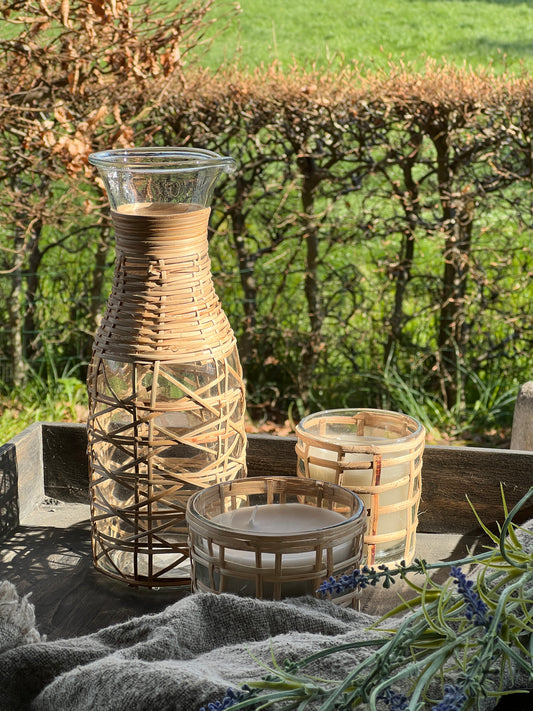 Kaars in glas met riet ombonden, "Flower", verkrijgbaar in 2 maten