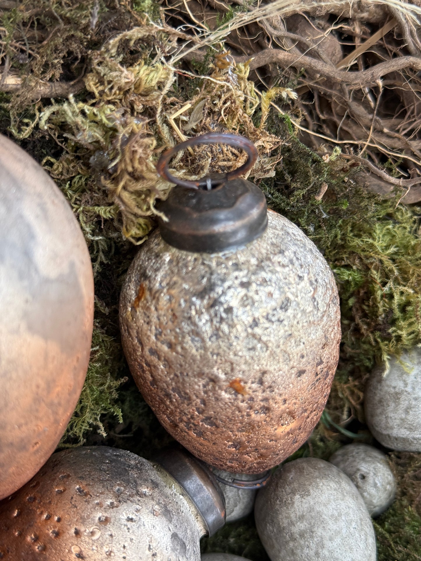 Decoratief paasei goud / koper  Luxe paasdecoratie