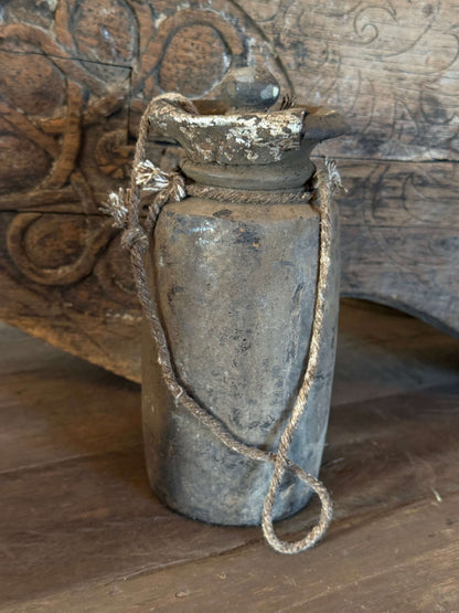 Old Nepalese jar with lid (LH20)