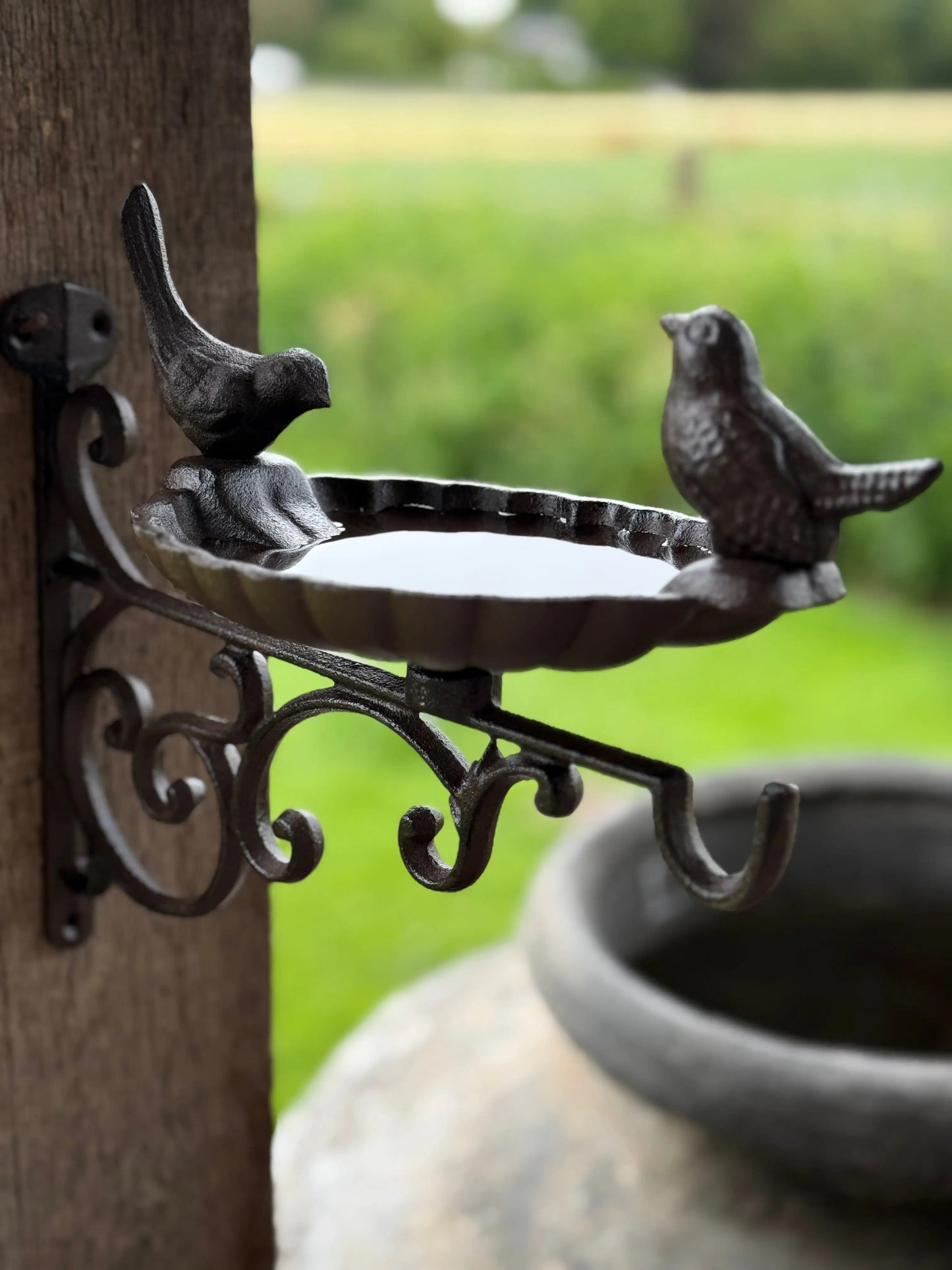 Vogeldrink/voederbakje aan wandhanger – smeedijzer – 25x28x14 cm
