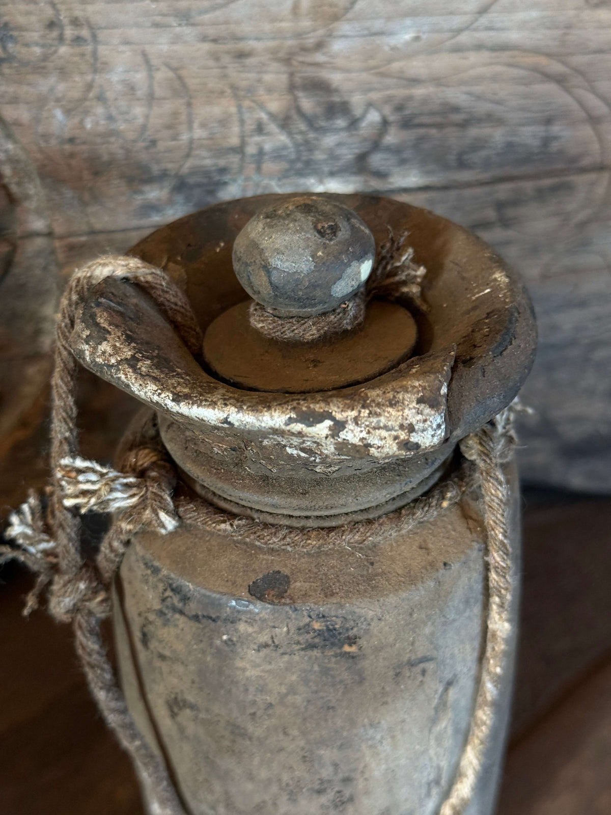 Old Nepalese jar with lid (LH20)