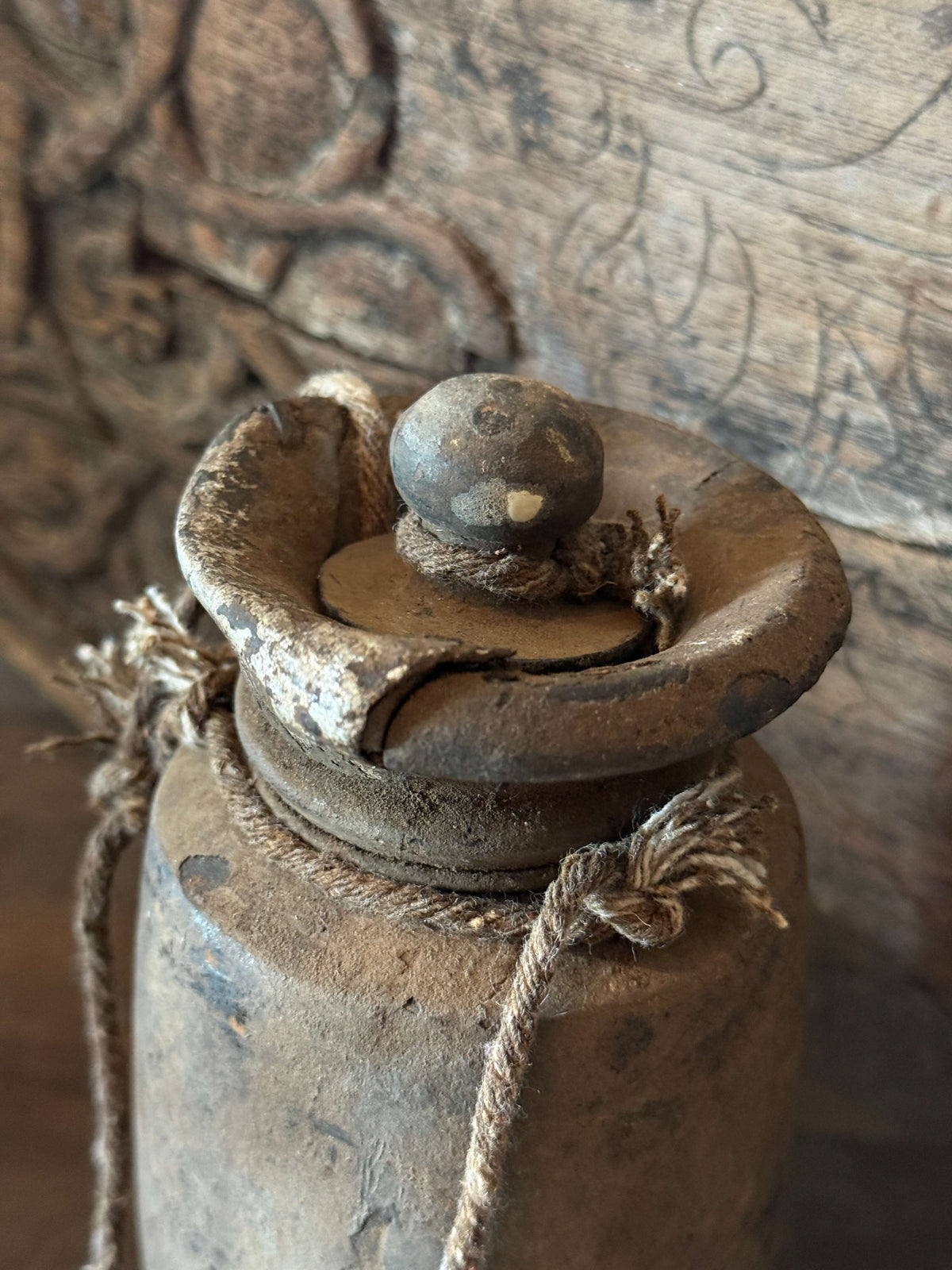 Old Nepalese jar with lid (LH20)