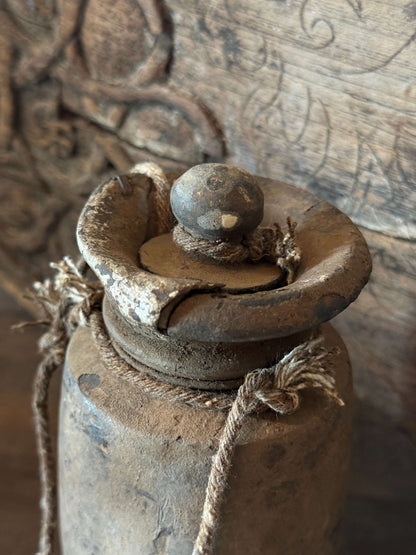 Old Nepalese jar with lid (LH20)