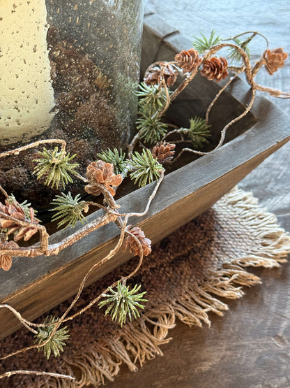 Winterse guirlande met dennenappeltjes en pinus- circa 120 cm.
