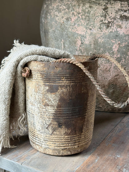 Nepalese pot aan touw