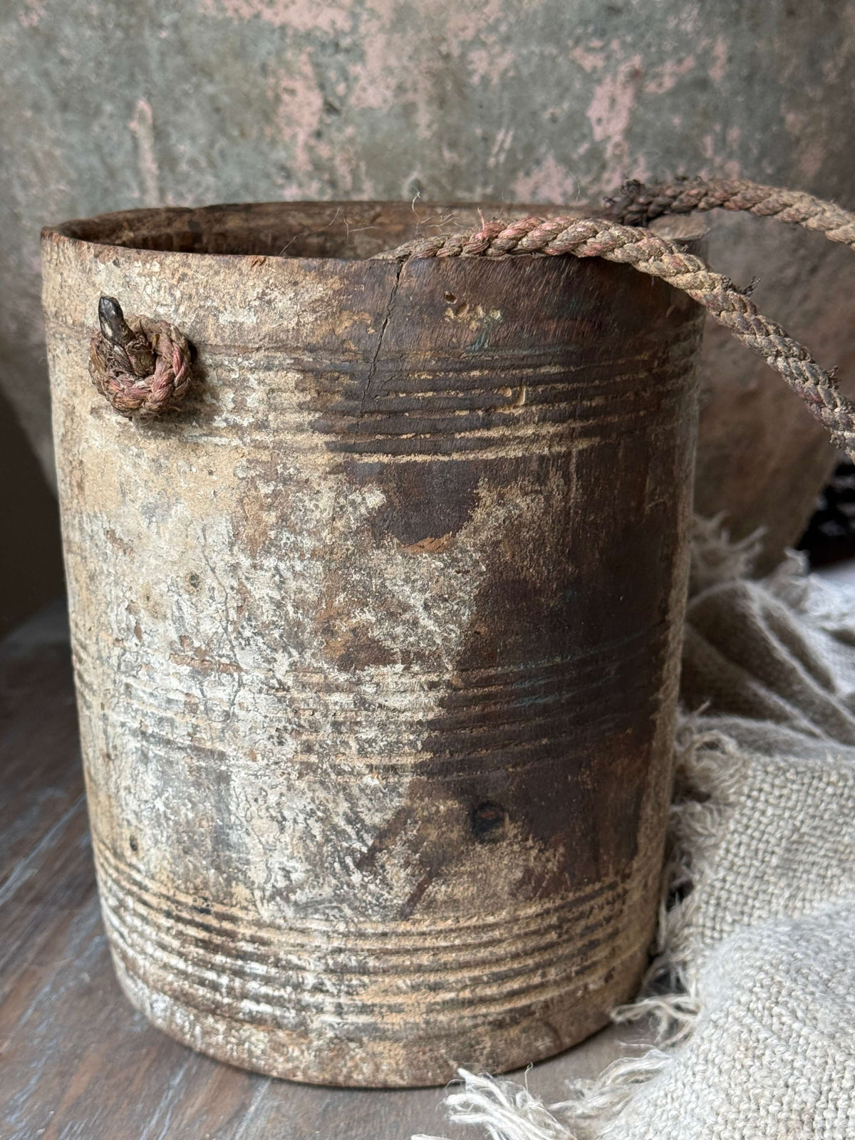 Nepalese pot aan touw