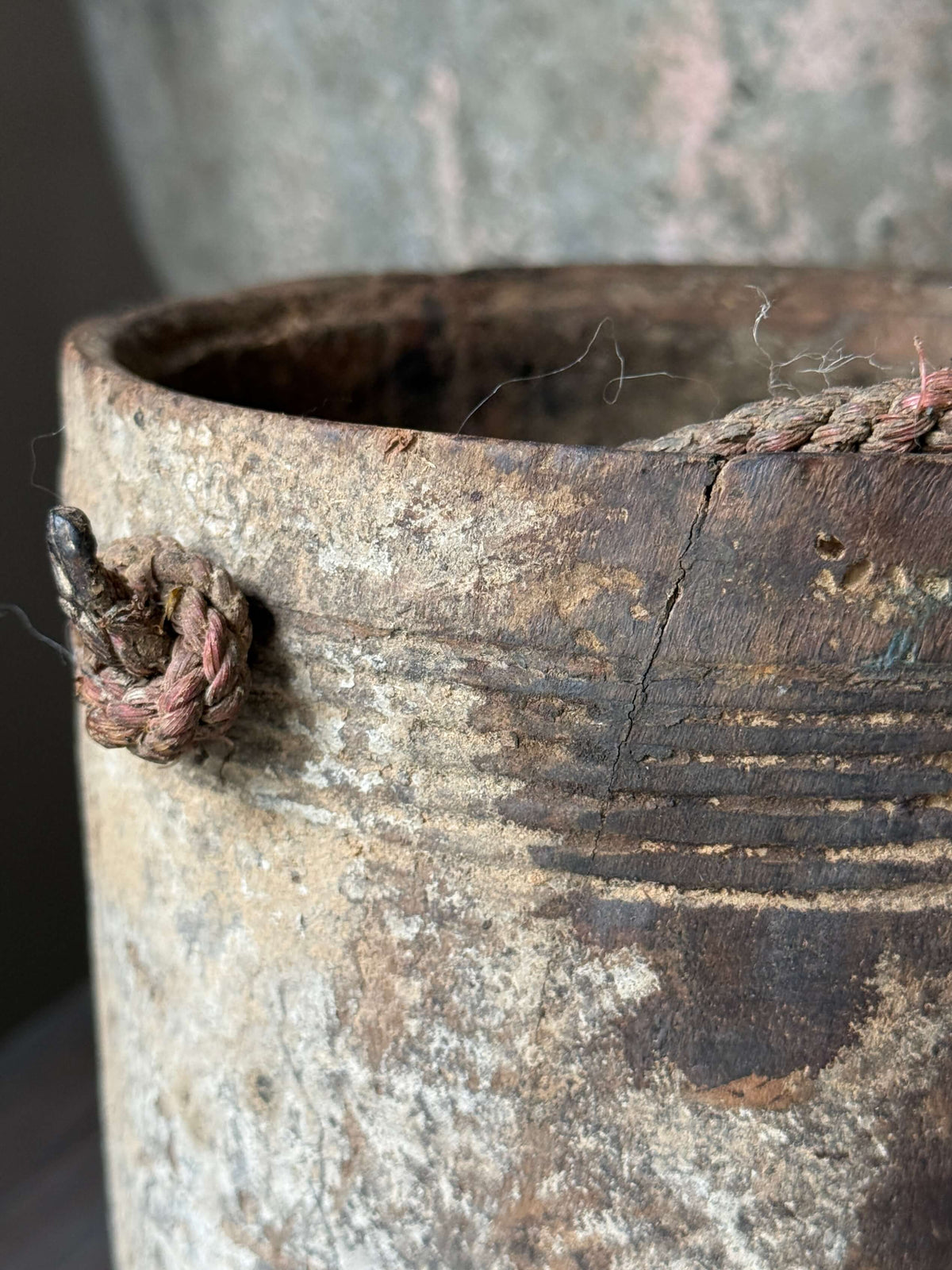Nepalese pot aan touw