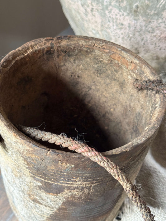 Nepalese pot aan touw