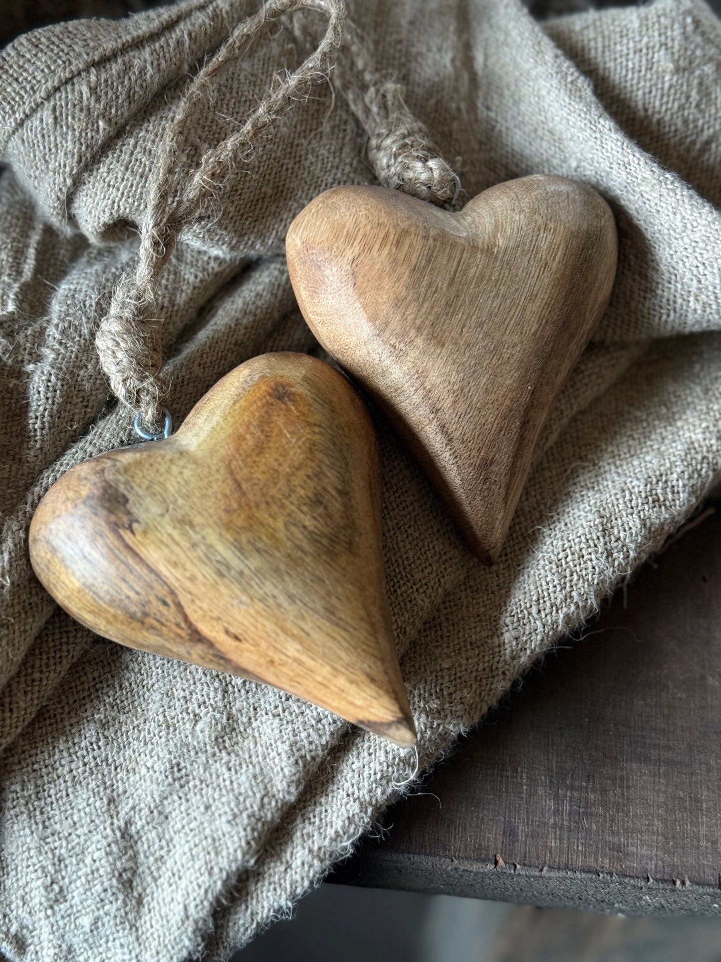 Houten Hartje aan Touw – Afgeronde Vorm – 6,5 x 5 cm