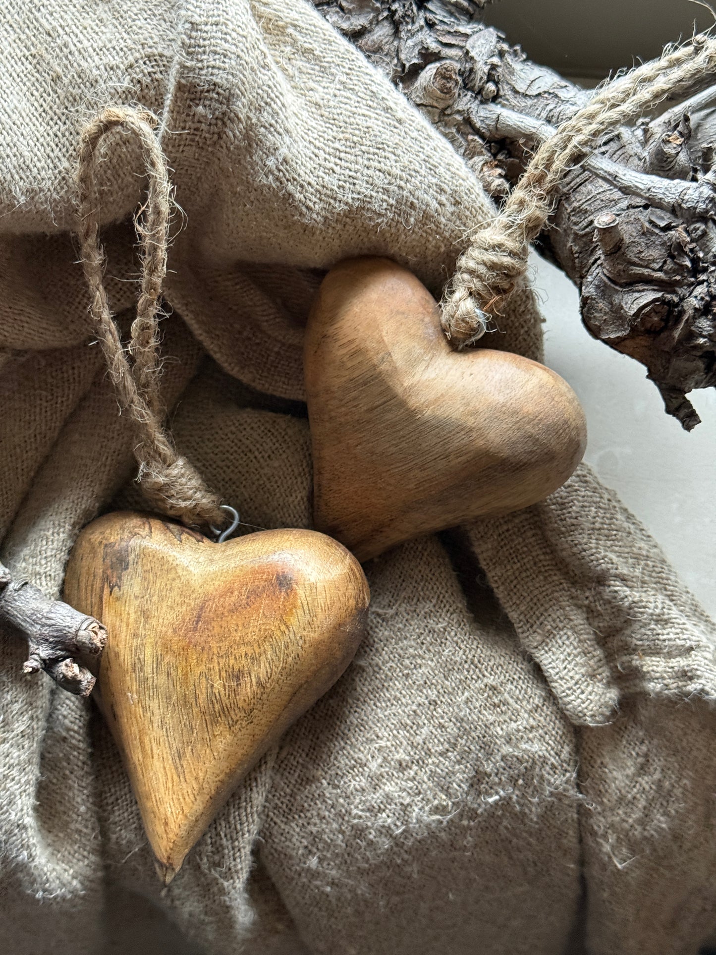 Houten Hartje aan Touw – Afgeronde Vorm – 6,5 x 5 cm