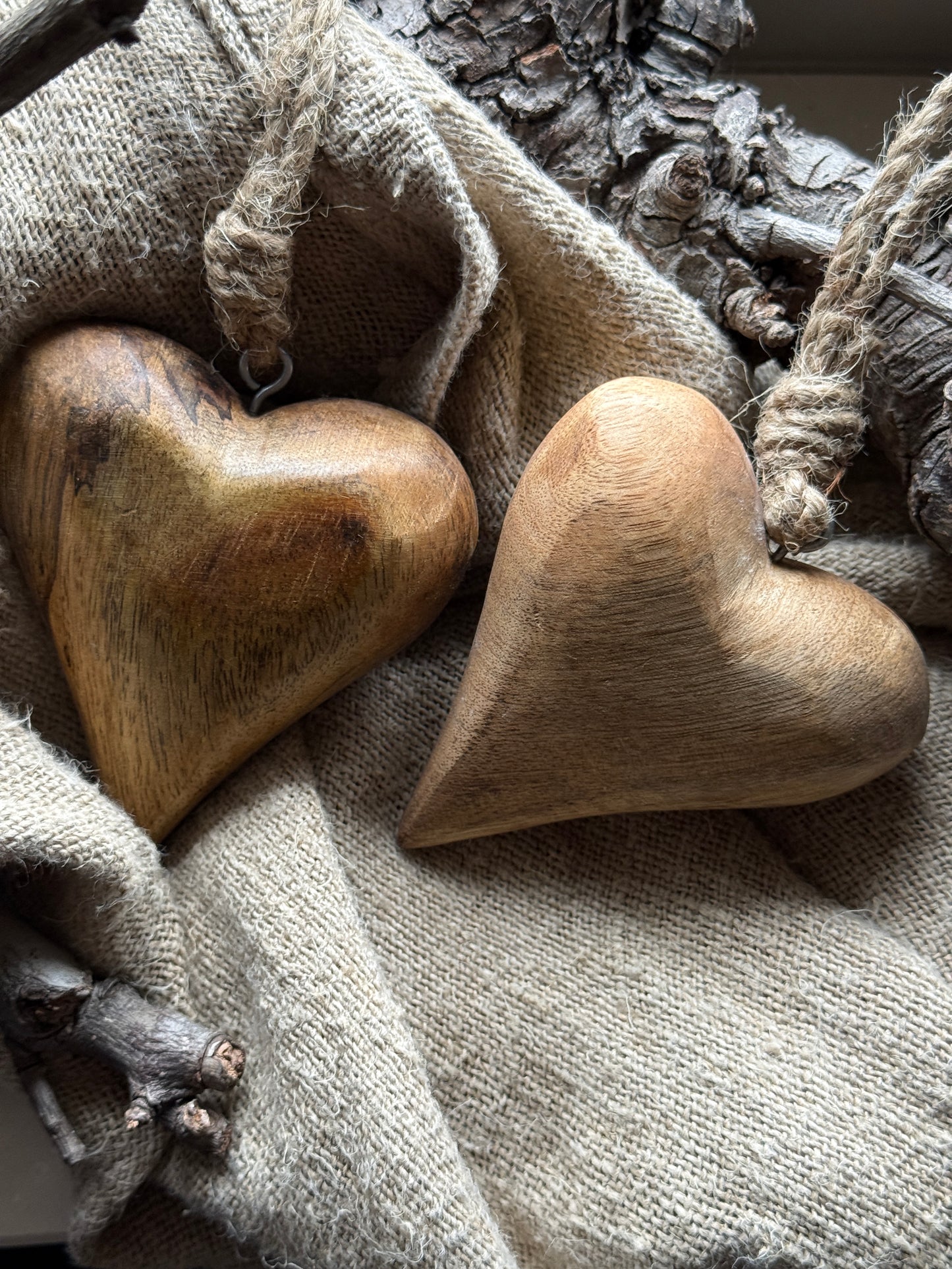 Houten Hartje aan Touw – Afgeronde Vorm – 6,5 x 5 cm