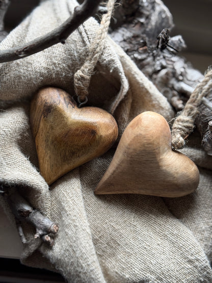 Houten Hartje aan Touw – Afgeronde Vorm – 6,5 x 5 cm