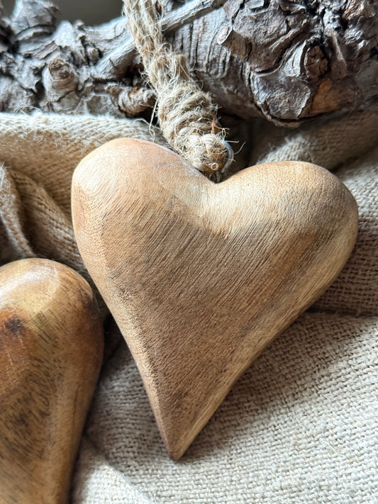 Houten Hartje aan Touw – Afgeronde Vorm – 6,5 x 5 cm